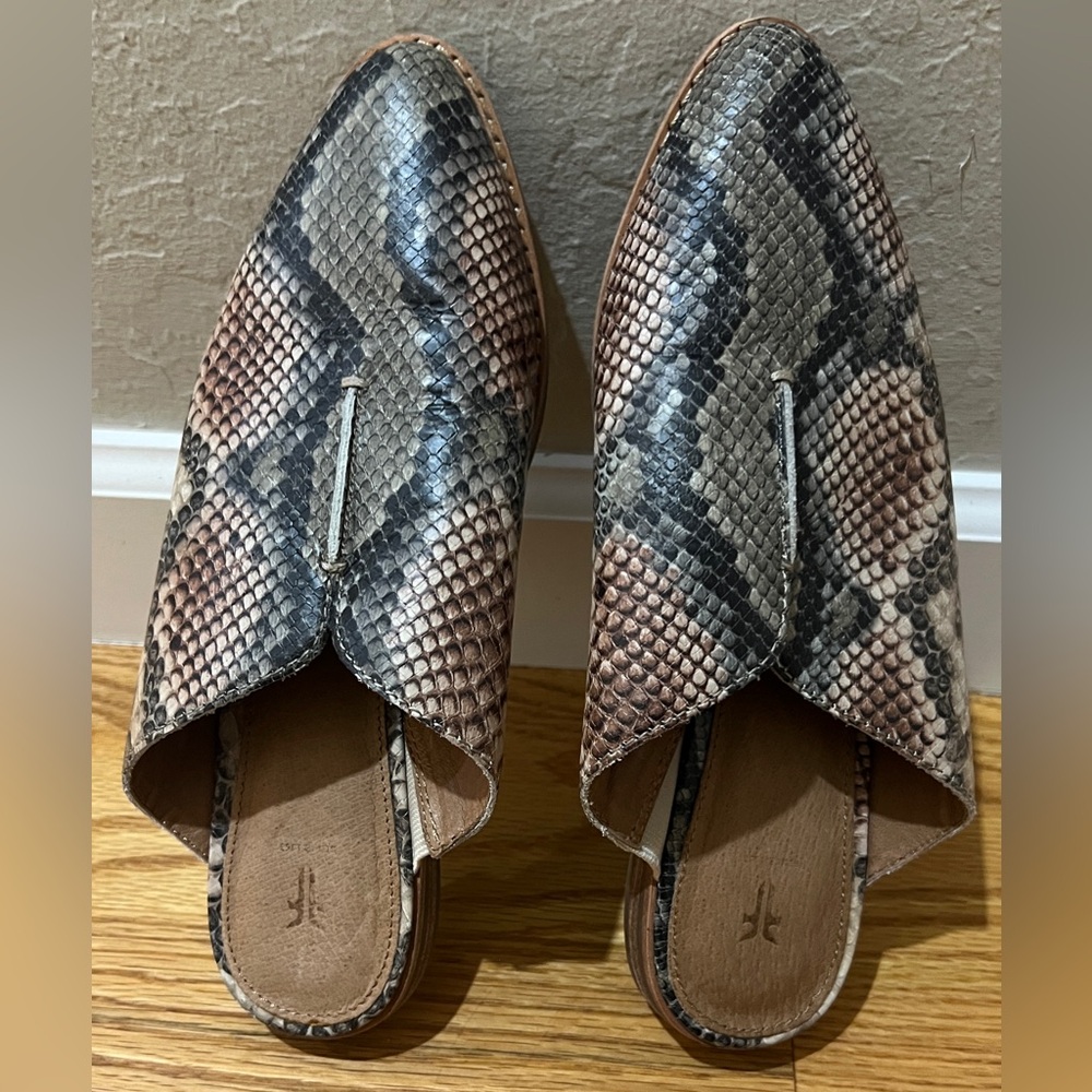 Women’s Snakeskin Patterned Mules